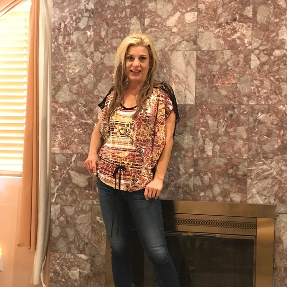 cleo Tops - Hot in the city 🎉2 hours party sale 🎉